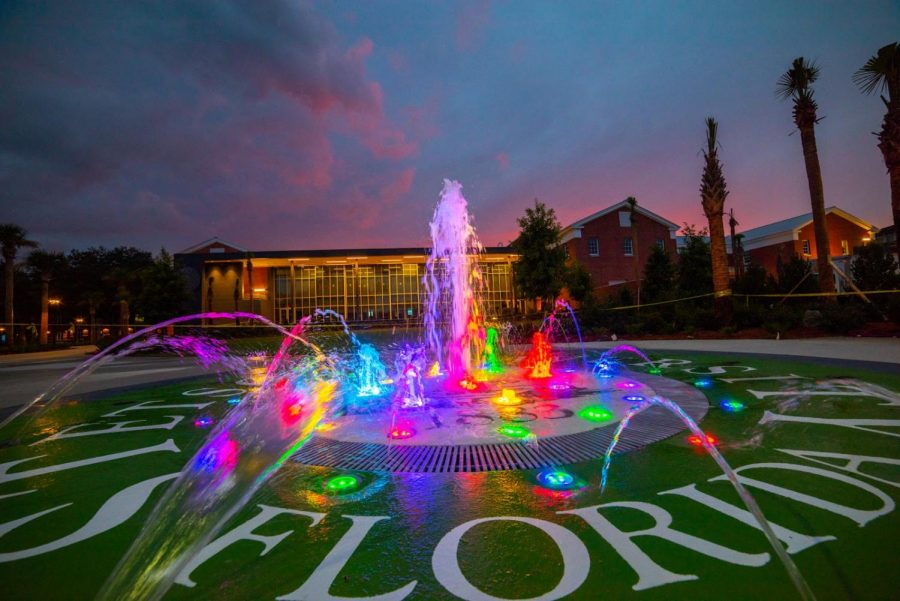 The new Templeton Fountain, donated by Troy and Sissy Templeton, lights up behind the Carlton Union Building after construction was finished just weeks before the new school year began. Photo courtesy of Stetson University/Ciara Ocasio.